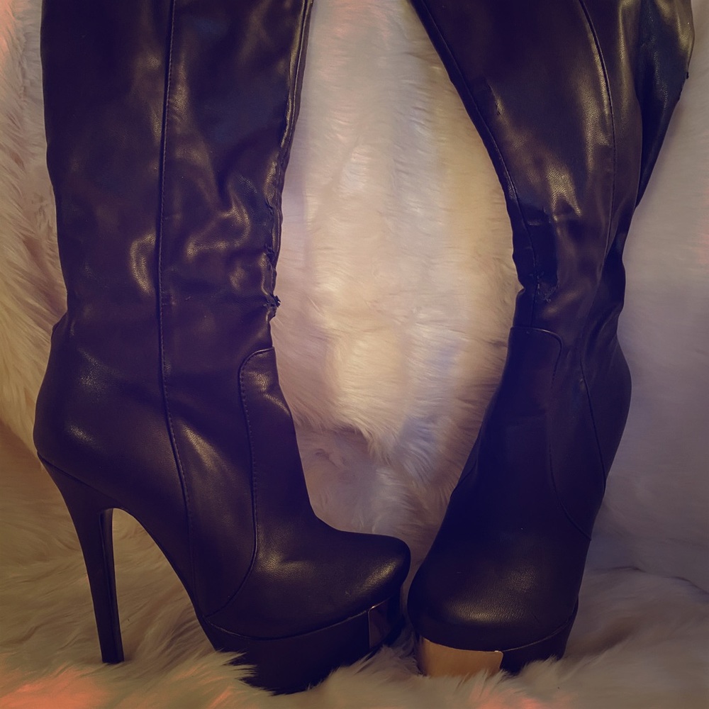 WILD PAIR Over The Knee Platform Boot Size 6